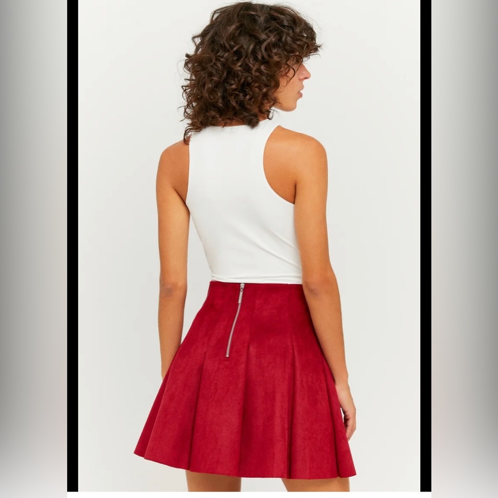 Festive Red suede pleated skirt